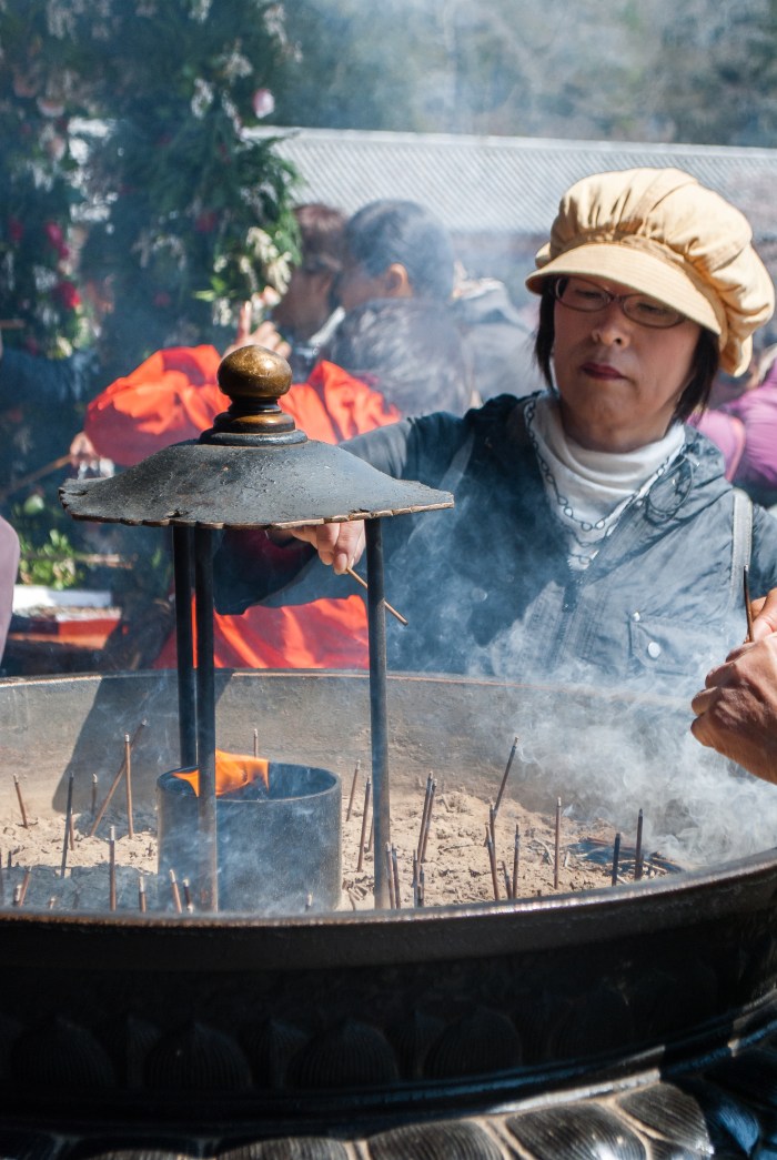 incense-japan-temple